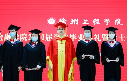 4、徐州中学毕业证外观：中学毕业证照片是什么颜色