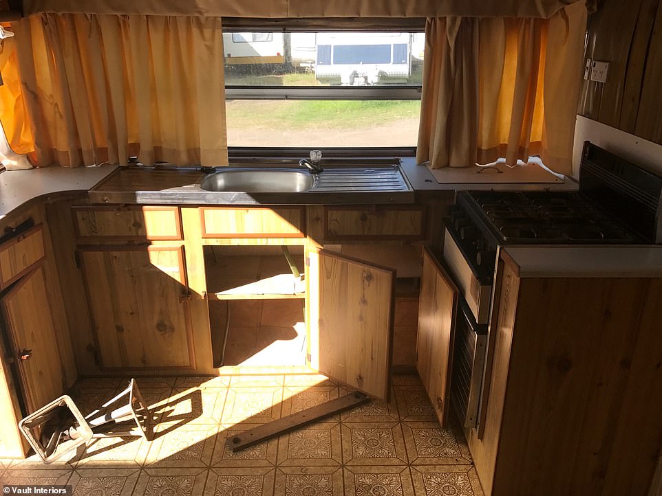 澳大利亚设计师将大篷车改造成房车 厨房客厅一应俱全