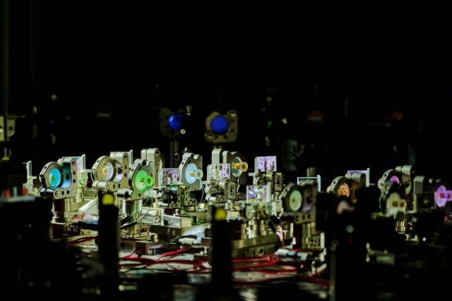 中国量子计算再破纪录 独家揭秘“九章四号”