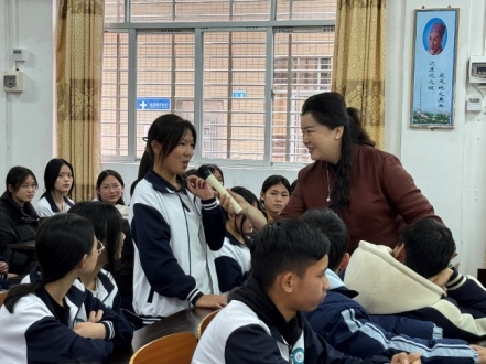 平安健康保险深圳分公司走进河源市紫金县黄塘中学向乡村学校青少年和