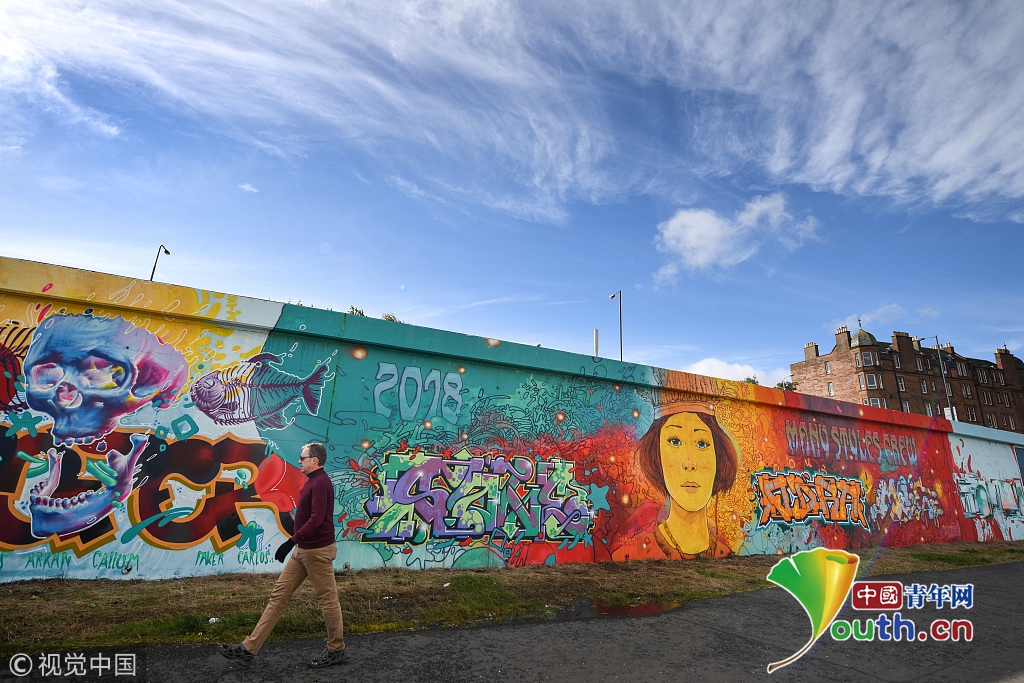 全欧洲涂鸦高手合力创作英国最长涂鸦墙