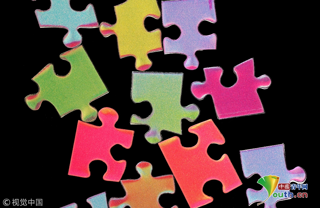 挑战世界最难拼图有1000种完全不同颜色