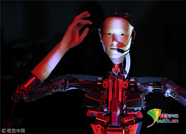 又来抢饭碗!日本人形机器人唱歌指挥身兼两职