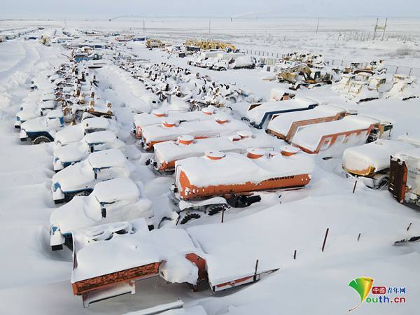 俄罗斯科米共和国被厚厚冰雪覆盖秒变纯白世界