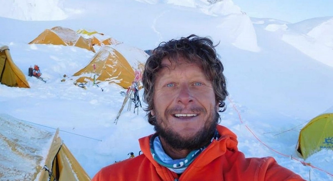英国传奇登山人物去世 曾10次登上珠穆朗玛峰
