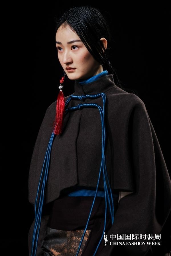 素白经溯民族时尚新范式